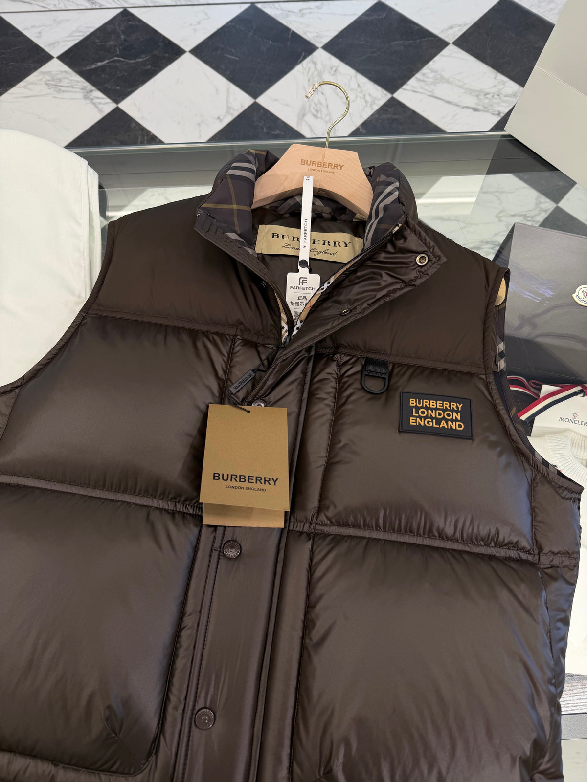 Collar down vest