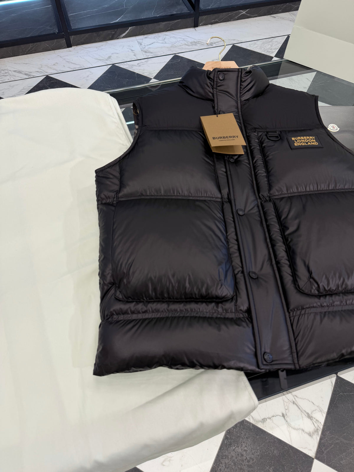 Collar down vest