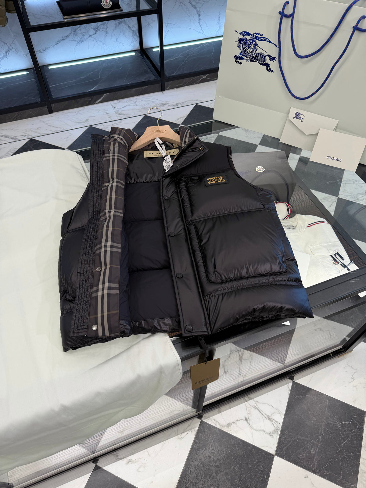 Collar down vest