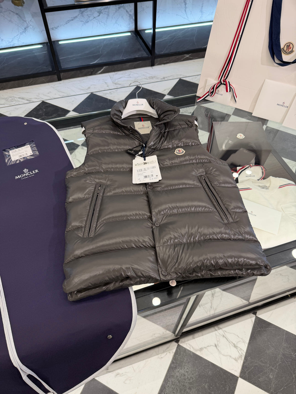 Tibb down vest
