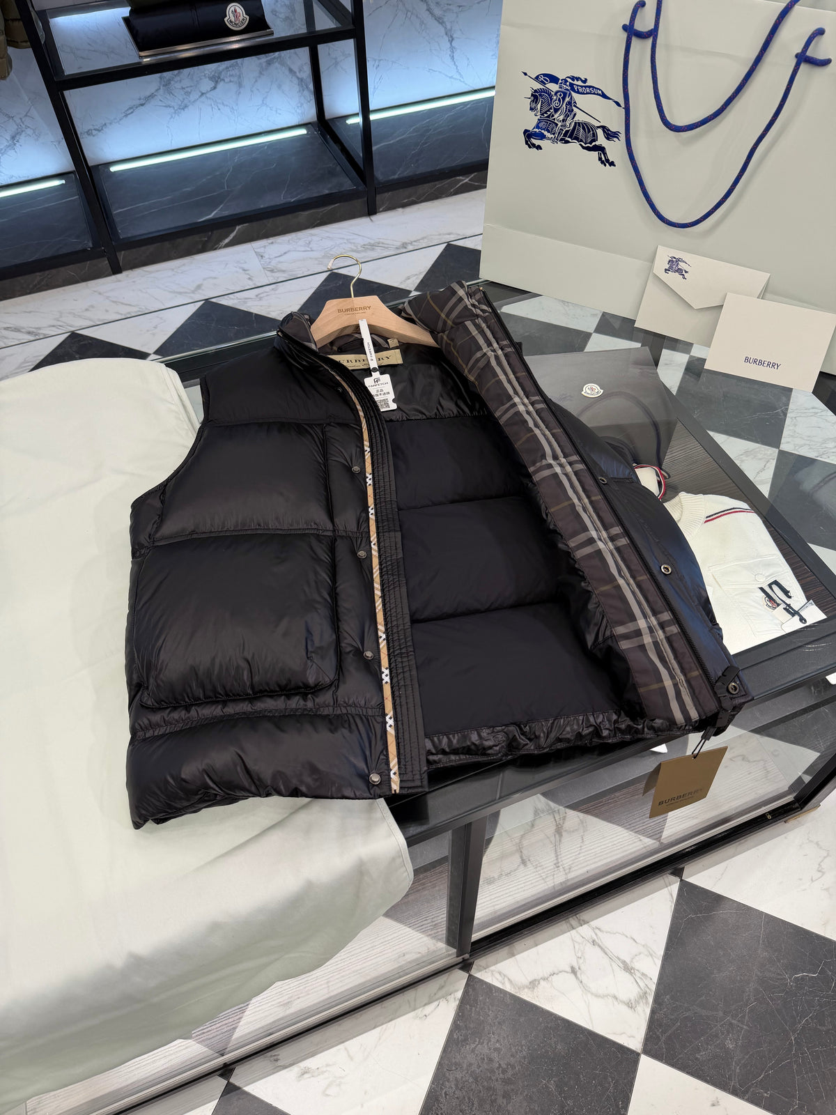 Collar down vest