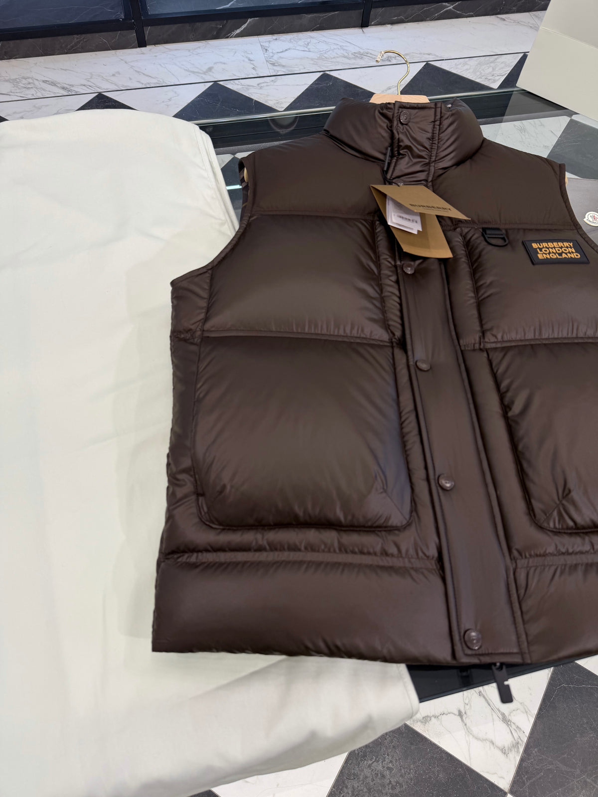 Collar down vest