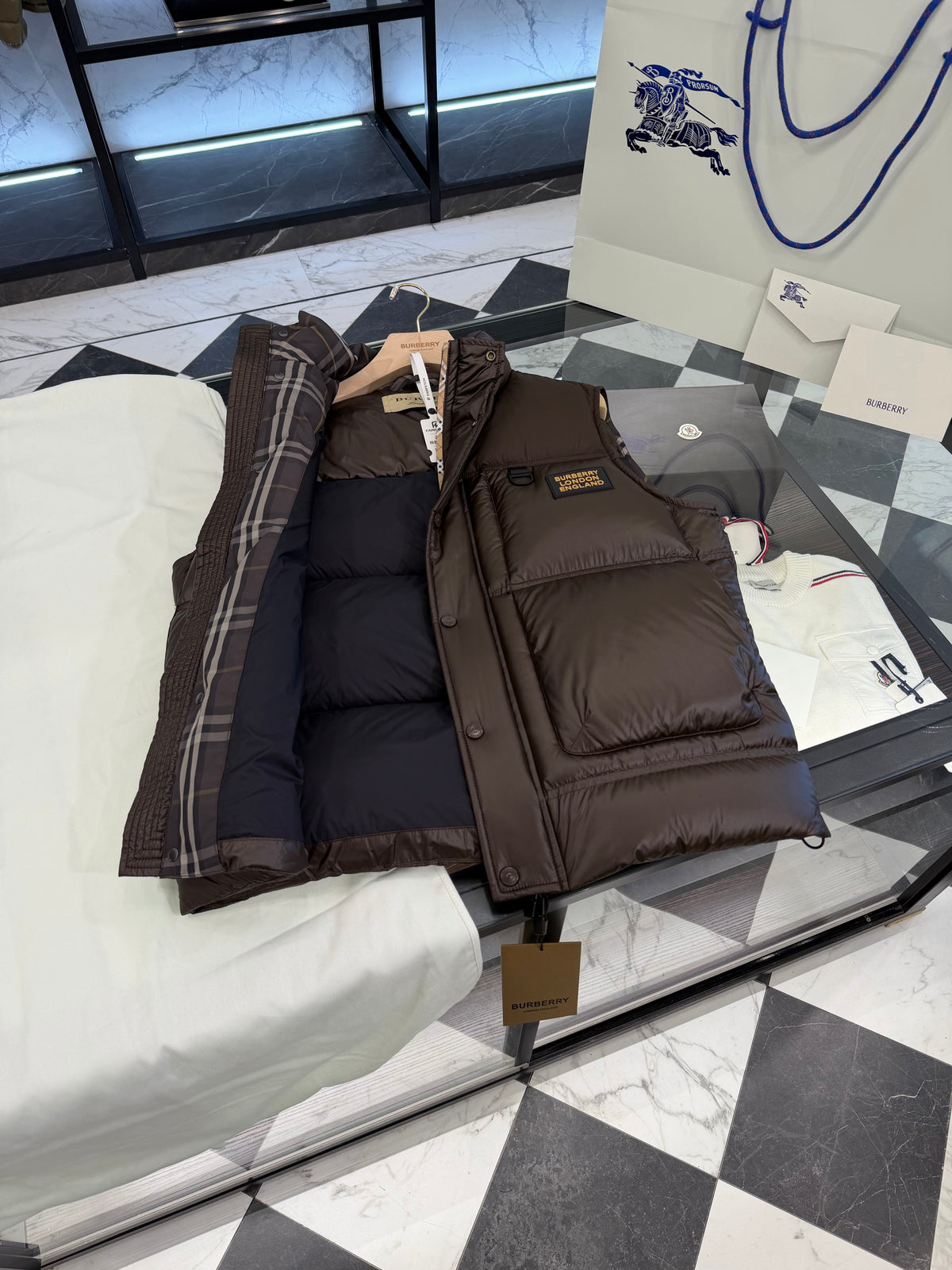 Collar down vest