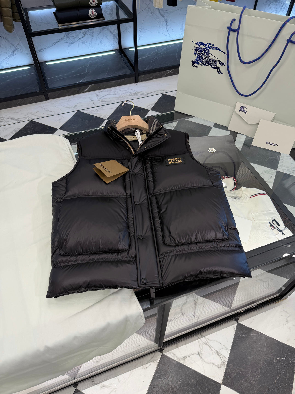 Collar down vest
