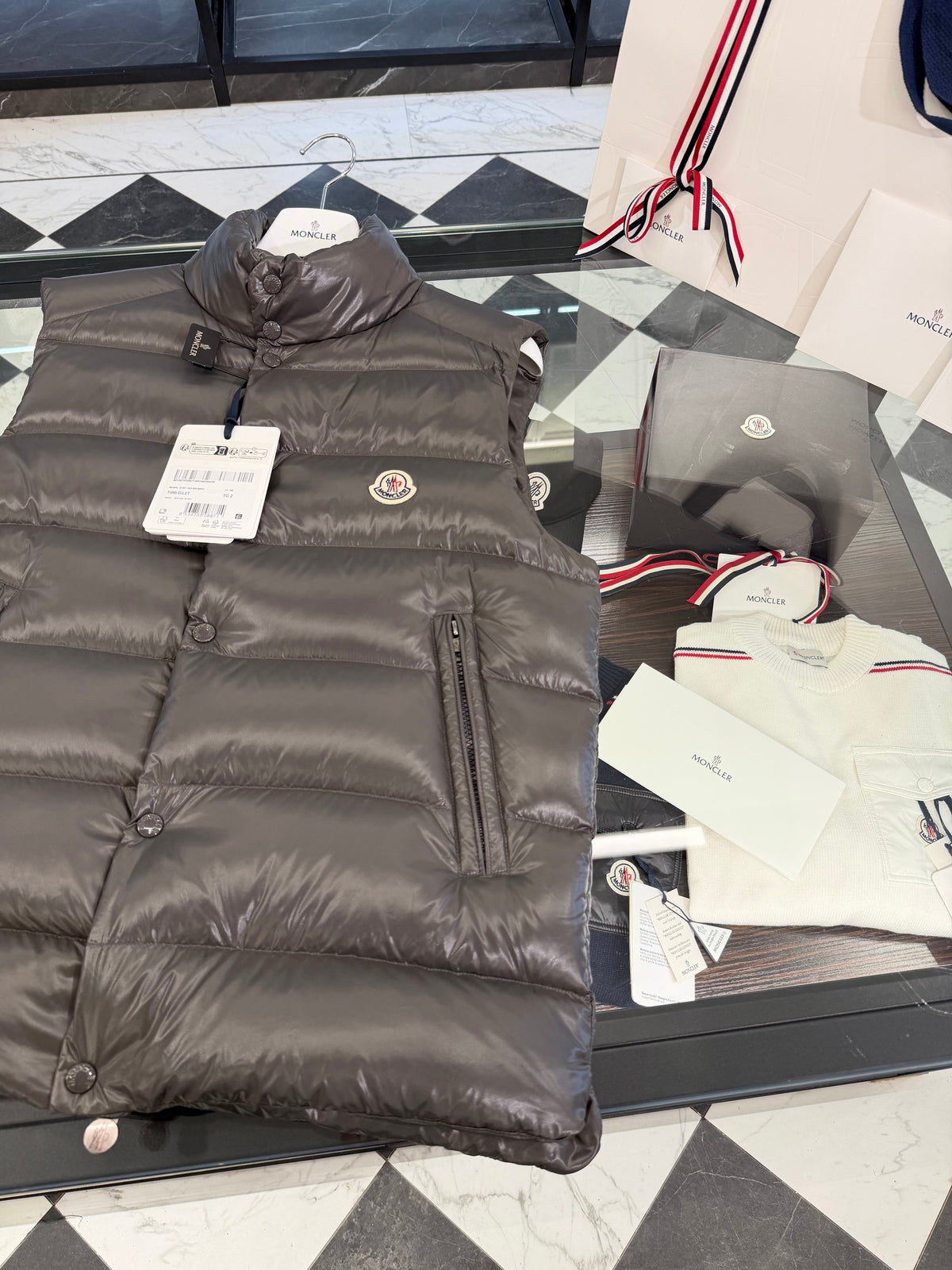 Tibb down vest