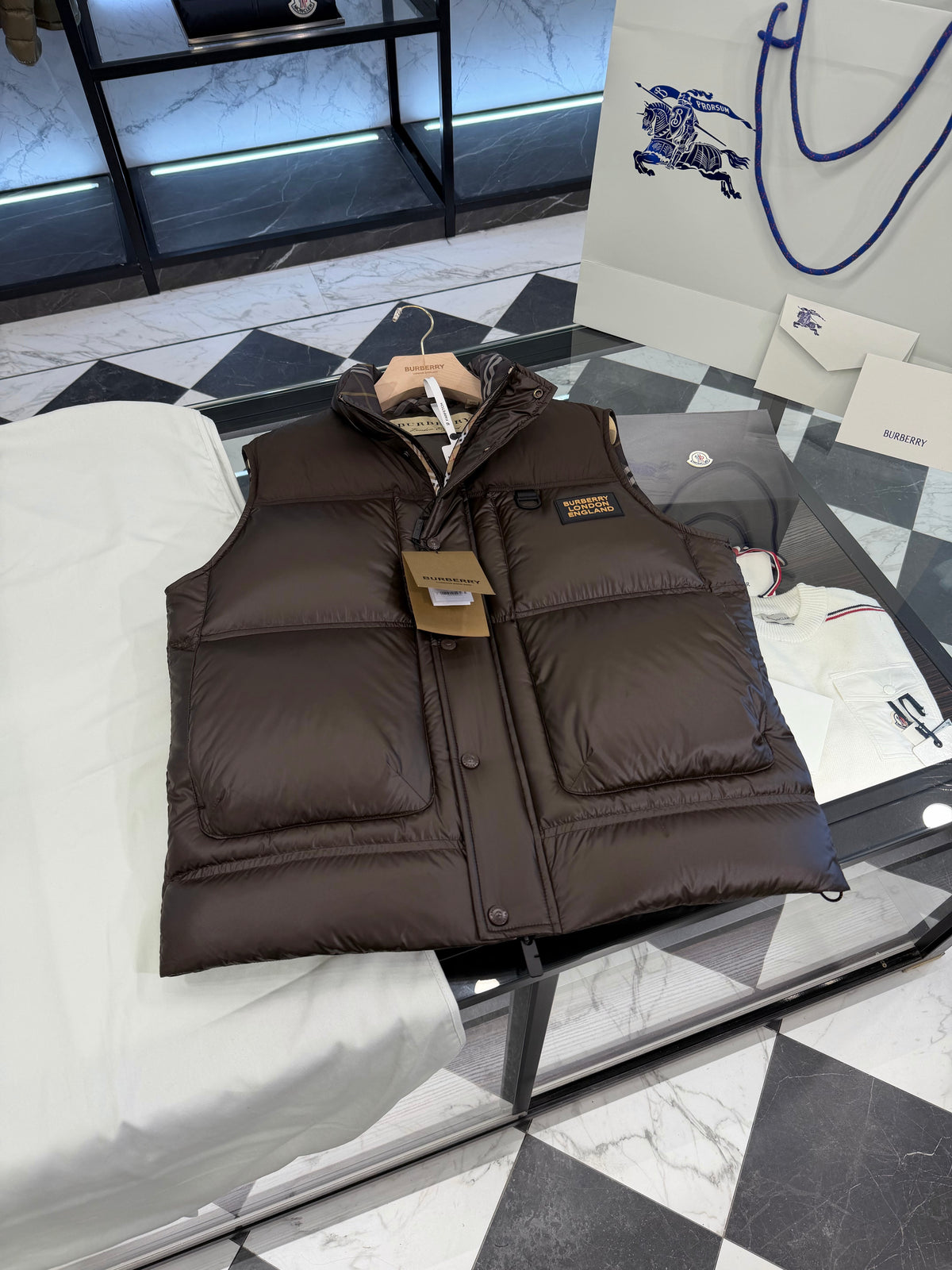 Collar down vest