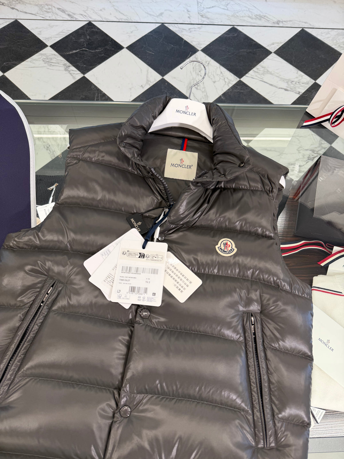 Tibb down vest