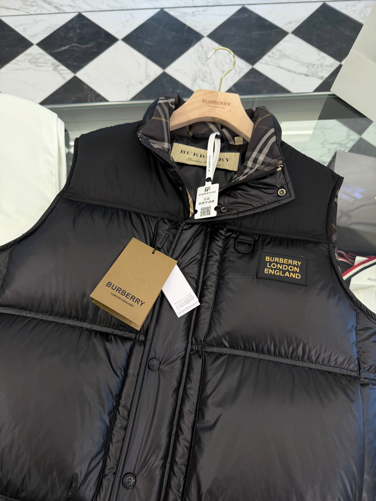 Collar down vest